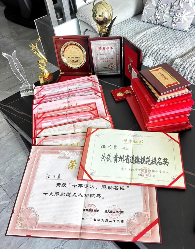 传递国家秘密载体应当通过什么方式进行，传递国家秘密载体应当通过什么方式进行保密