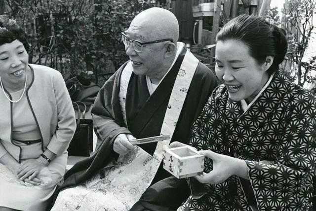 9岁日本女尼姑，喝酒吃肉风流一生，成为日本偶像后表示愧对中国"