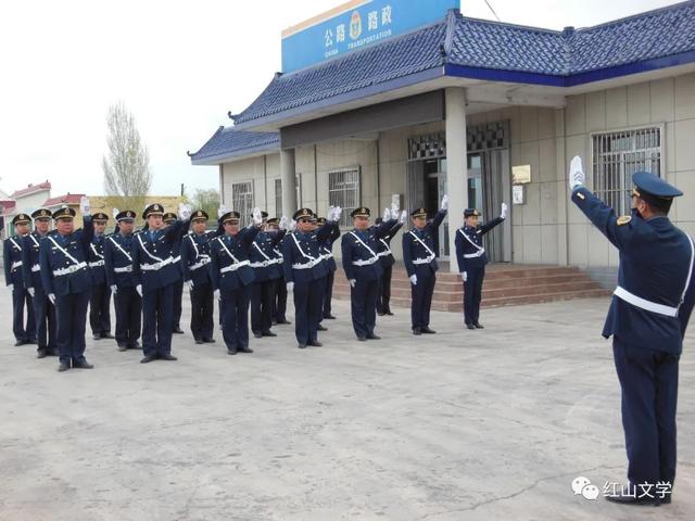 赞美警察的经典语句短一点的句子,赞美警察的经典语句短一点英语