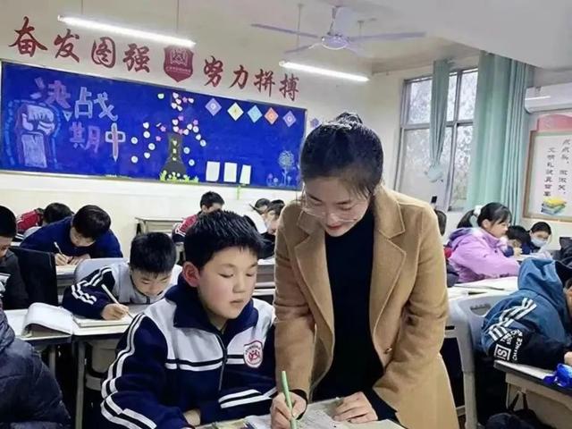 大学优秀班干部的主要事迹写什么,大学优秀班干部的主要事迹写什么内容