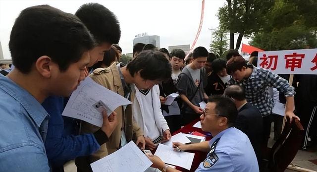 入党需要几个亲属政审每个都要写吗,入党政审亲属要写几个人