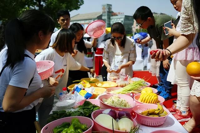 开家政公司起步怎样做生意,开家政公司起步怎样做生意呢