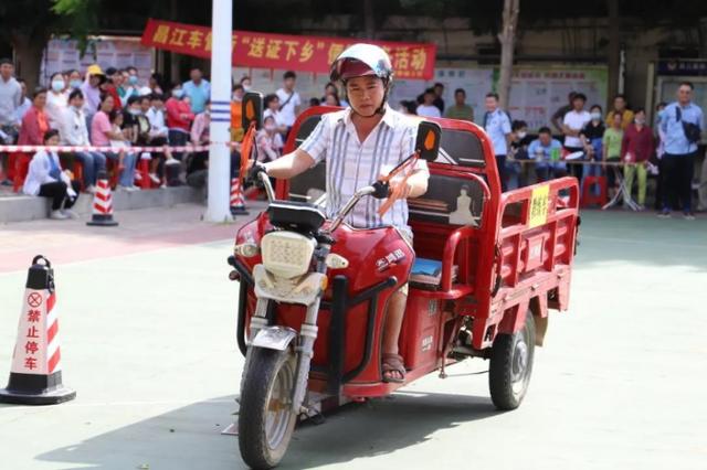 轻便摩托车驾驶证年龄要求,轻便摩托车驾驶证年龄要求多大