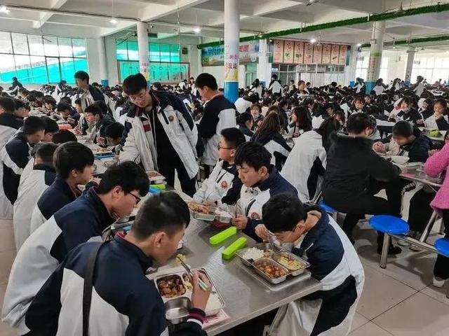 大学食堂档口挣钱吗,天津大学食堂档口挣钱吗