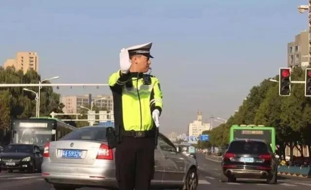 叉车证600元快速办理,找一个司机早晚接送工人