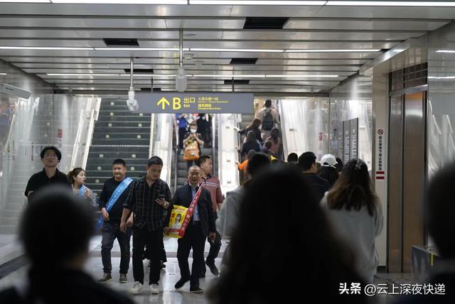 瓶装白酒可以带上地铁吗成都，带瓶装白酒可以坐地铁吗